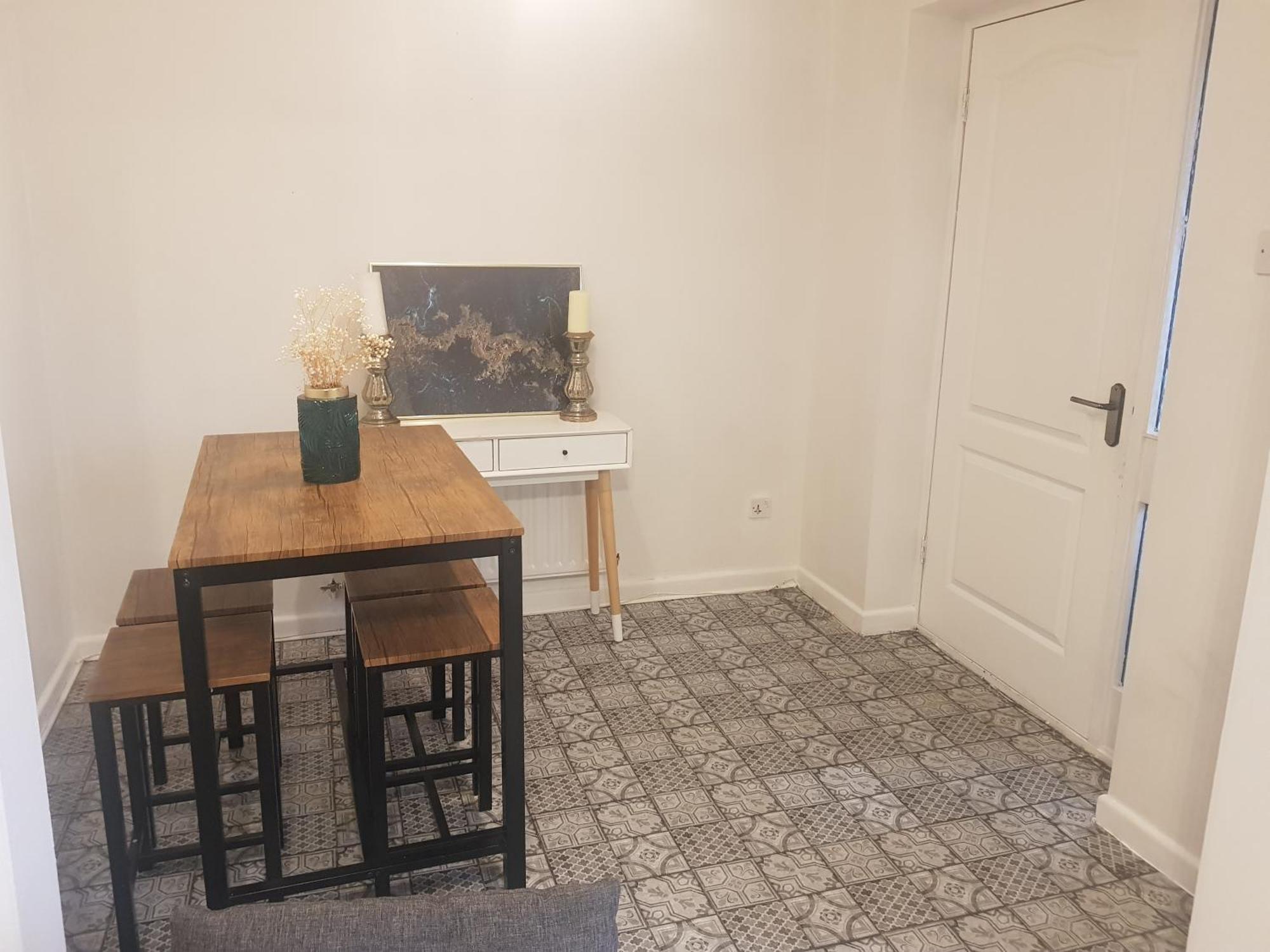 Beautiful 2-Bed House In Bolton With Free Parking Villa Buitenkant foto