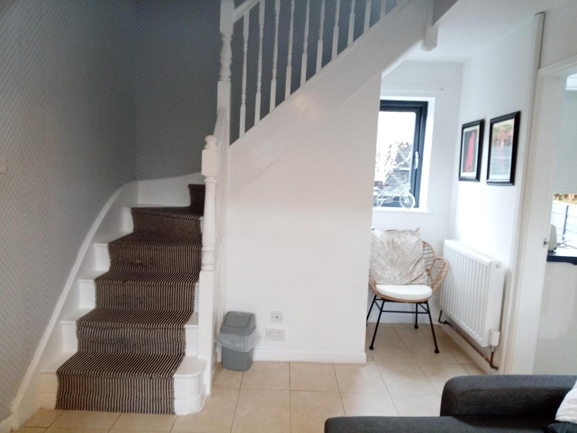 Beautiful 2-Bed House In Bolton With Free Parking Villa Buitenkant foto