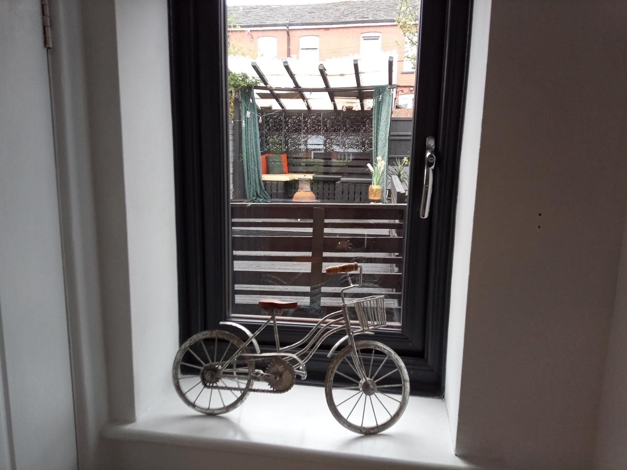 Beautiful 2-Bed House In Bolton With Free Parking Villa Buitenkant foto
